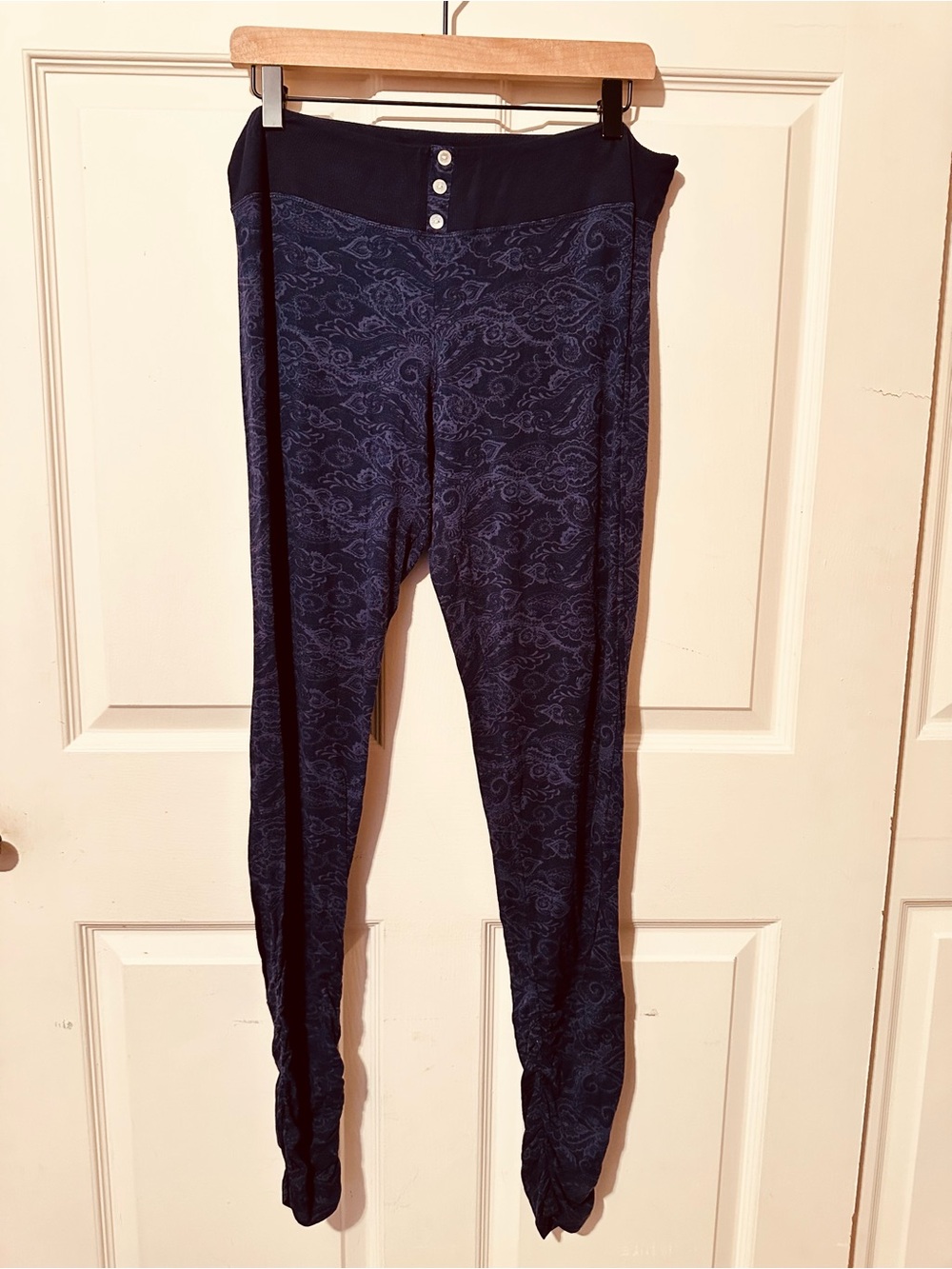Lucky Brand | Bottoms | High-Rise Navy Printed Leggings with Button Detail